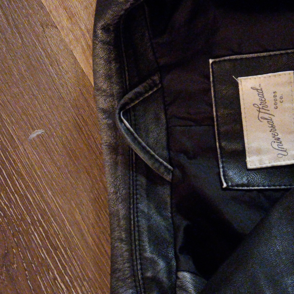 Leather jacket - Picture 2 of 2